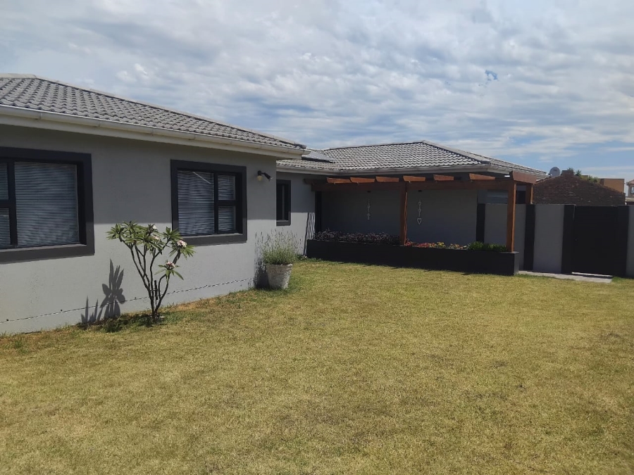 3 Bedroom Property for Sale in Wavecrest Eastern Cape